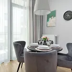 Elegant In Center With Parking And Access To Viewing Terrace By Renters Apartmán