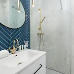 Elegant In Center With Parking And Access To Viewing Terrace By Renters