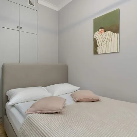 Elegant In Center With Parking And Access To Viewing Terrace By Renters Apartmán *