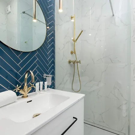 Elegant In Center With Parking And Access To Viewing Terrace By Renters