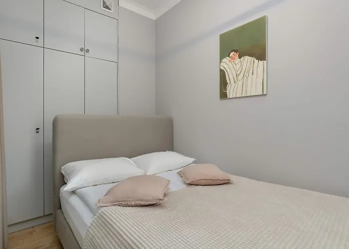 Elegant In Center With Parking And Access To Viewing Terrace By Renters Daire *