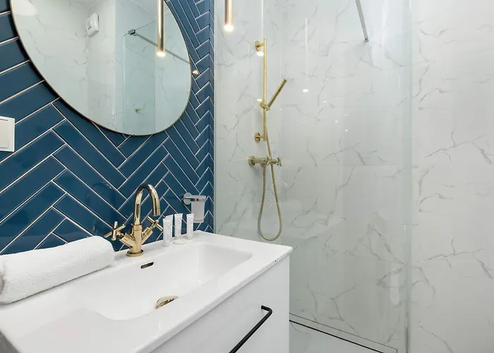 Elegant In Center With Parking And Access To Viewing Terrace By Renters