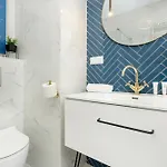 Elegant In Center With Parking And Access To Viewing Terrace By Renters Appartement *