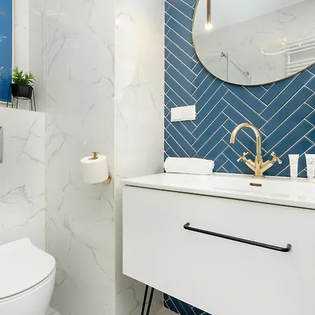 Elegant In Center With Parking And Access To Viewing Terrace By Renters Apartment *